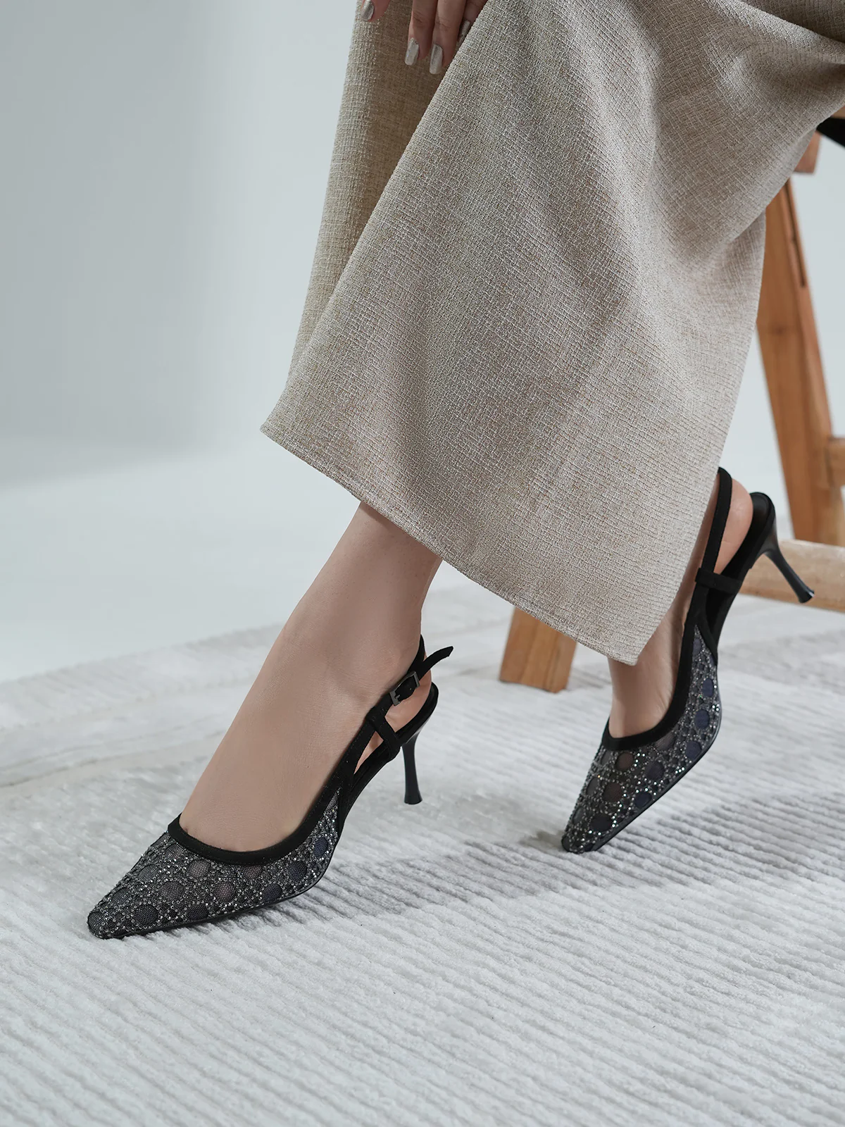 Women "JEROLD" Embellished Detailing Sandals - Image 6