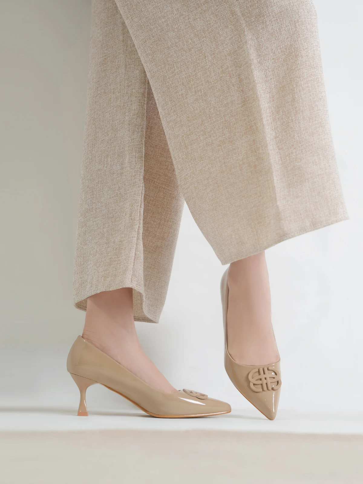 Women "ORAEFO" Graceful Court Shoes - Image 10