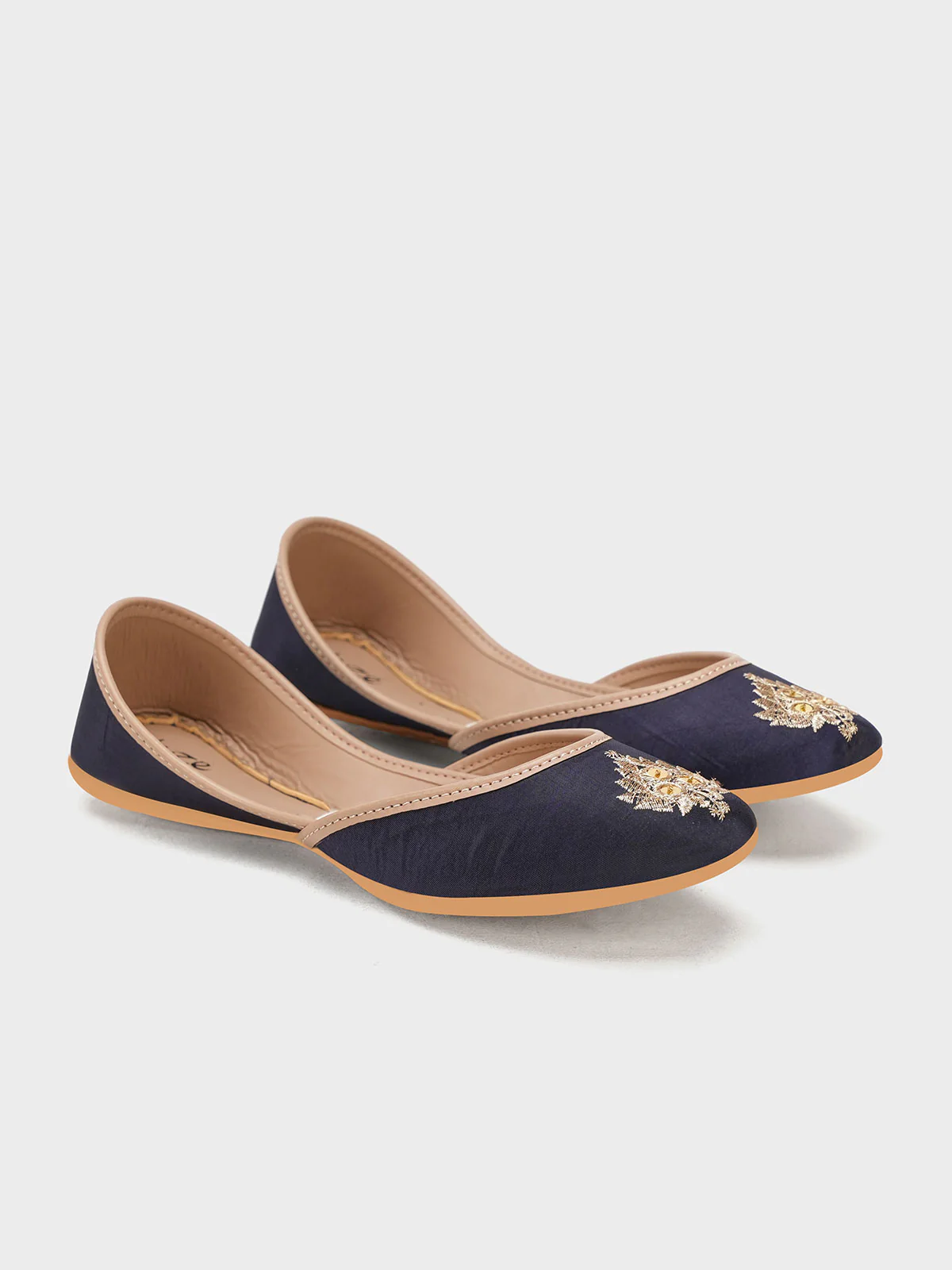 Women's "NAaVRAANI" Embroidered Khussa - Image 4